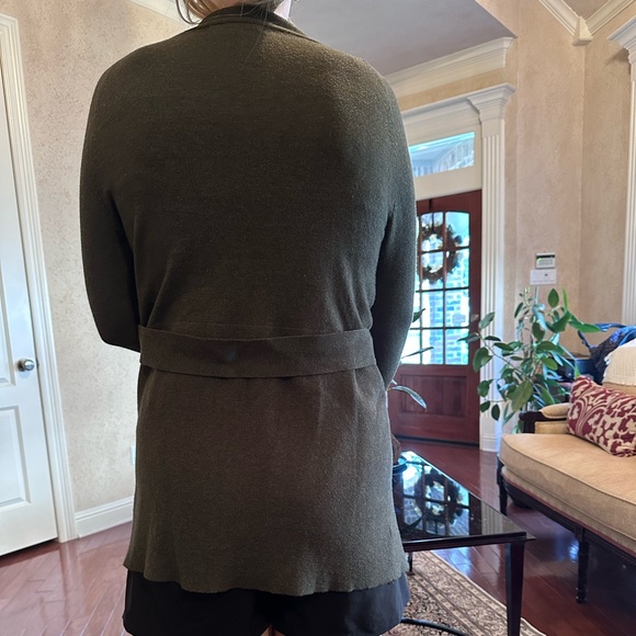 Dark green sweater with belt detail in the back, size medium - Picture 3 of 6